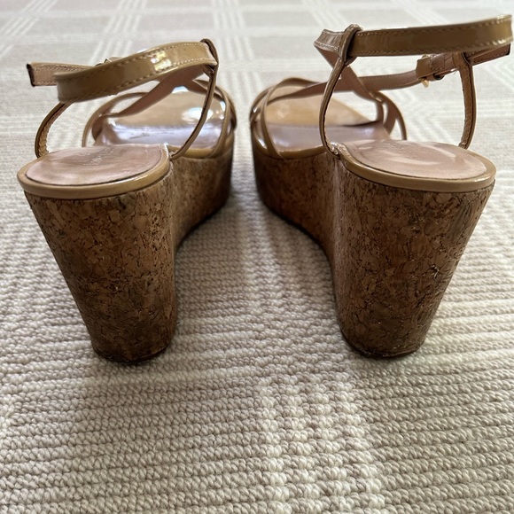 Kate Spade Tan Neutral Patent Leather Strappy Cork Wedges Size 8M - Picture 4 of 7